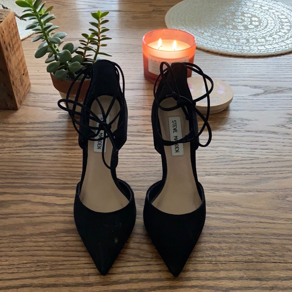 Steve Madden Size 5.5 black closed pointed toe